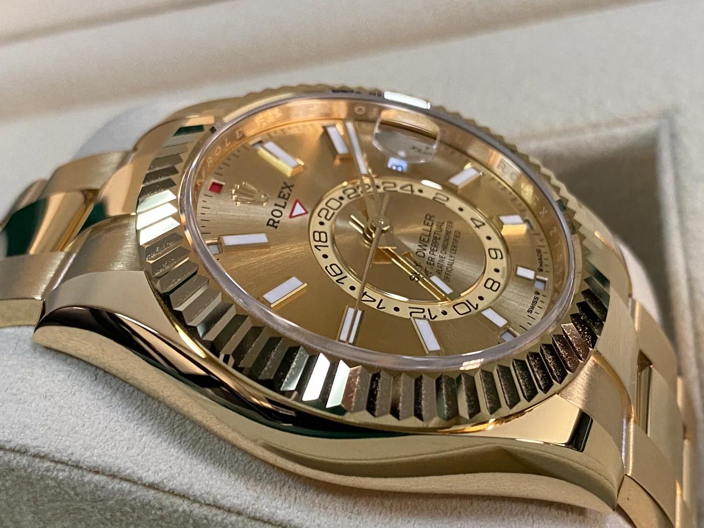 Rolex Sky-Dweller All Gold - Image 3