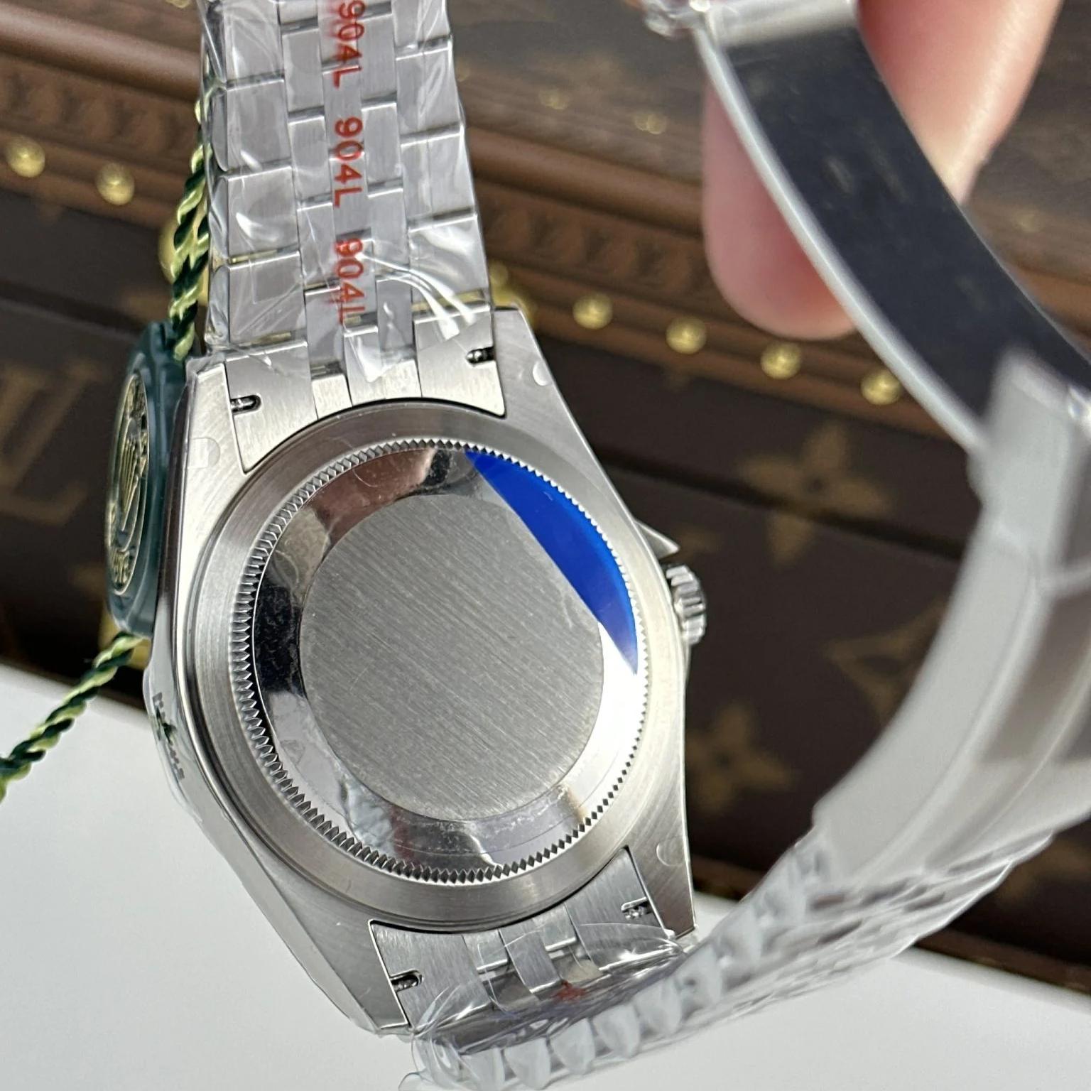 Rolex Sky-Dweller Green Dial Jubilee - Image 9