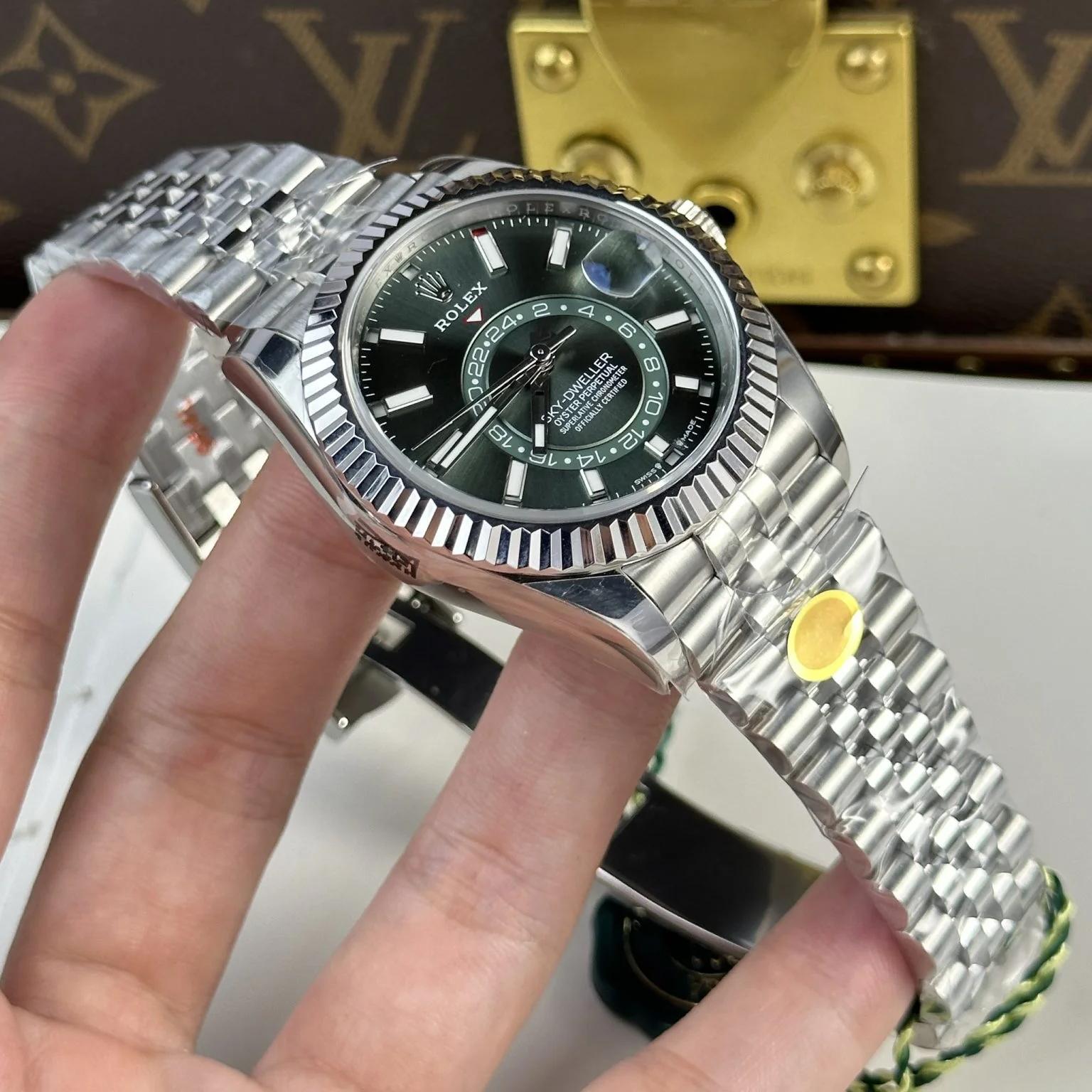 Rolex Sky-Dweller Green Dial Jubilee - Image 7